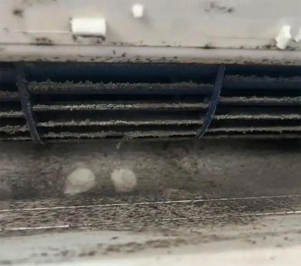 德州空调吹的风有股烧焦味是怎么回事